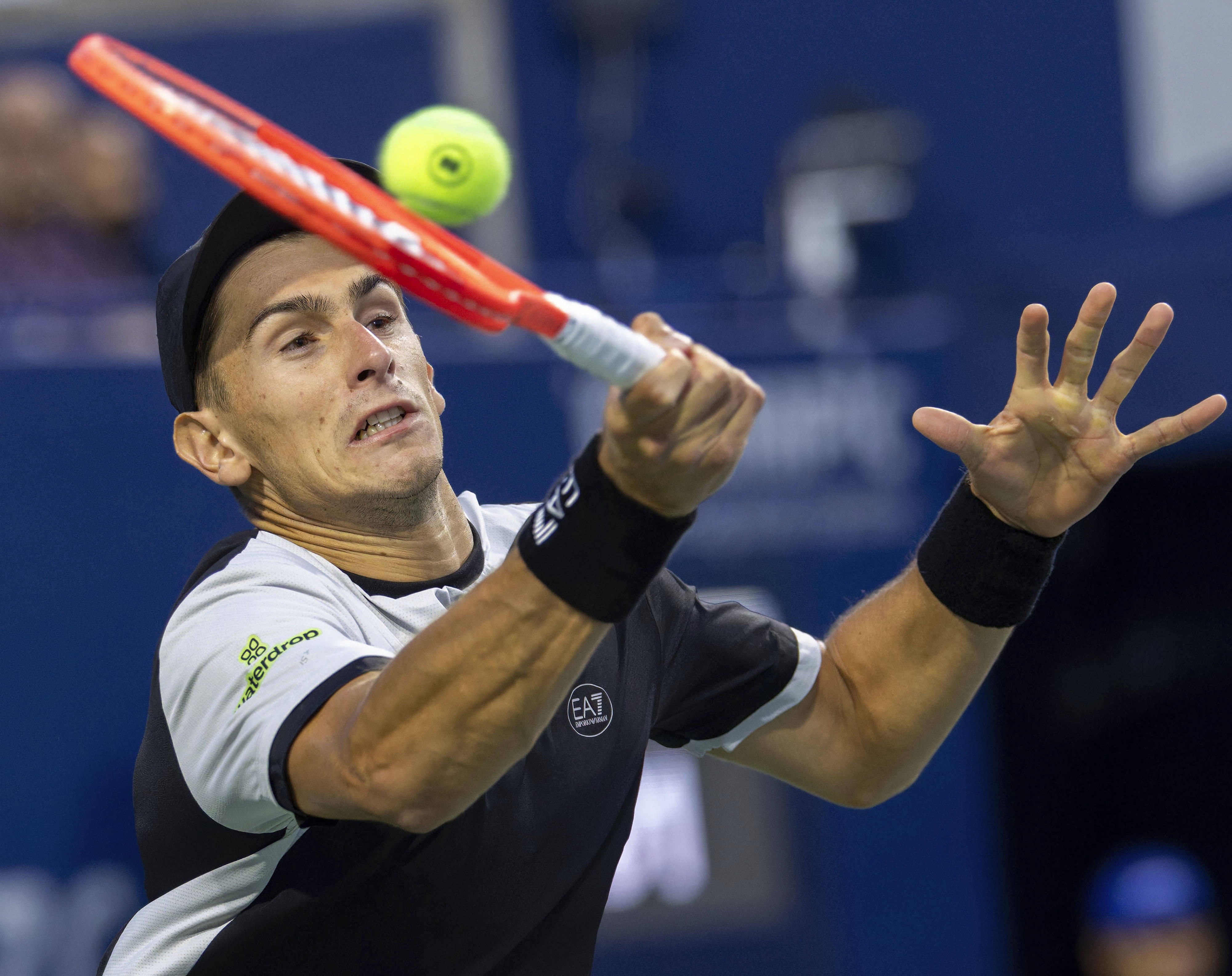 法国网球队翻盘西班牙网球队,兹维列夫关键制胜 法国网球队翻盘西班牙网球队,兹维列夫关键制胜