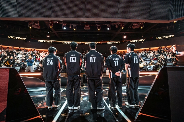 包含HLE力克DFM,Zeus开启传奇时刻宿命之战全球总决赛,成为赛场最大亮点的词条 包含HLE力克DFM,Zeus开启传奇时刻宿命之战全球总决赛,成为赛场最大亮点的词条