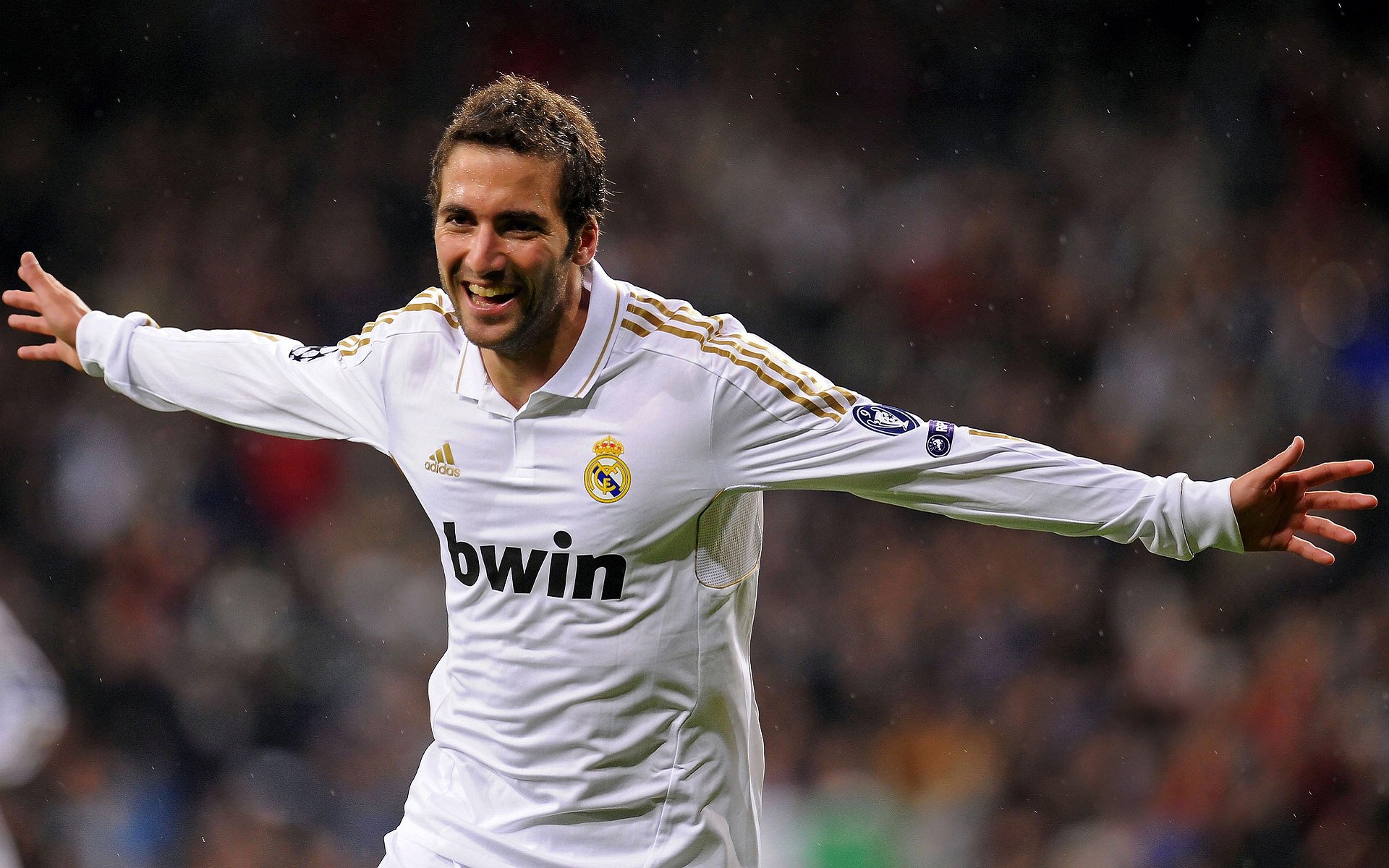 孤胆与城池，当莱万在绝境中重新定义扛起